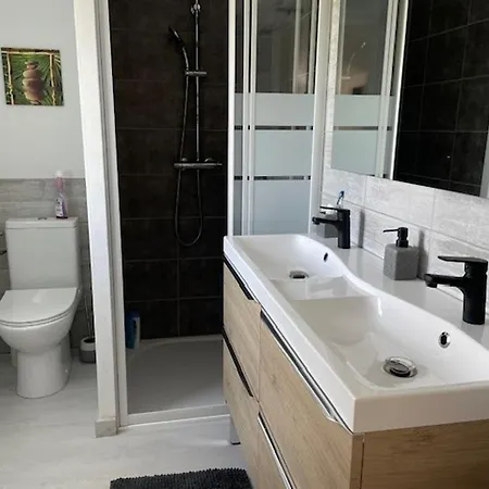 Belle Maison A Barbatre, 800m Plage, Pour 7 Personnes Avec Jardin Clos, Terrasse Et Wifi Gratuit - Fr-1-823-69 Semesterbostad Barbâtre