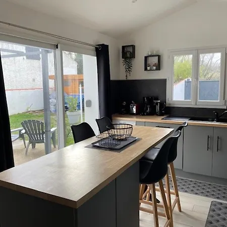 בית נופש Belle Maison A Barbatre, 800m Plage, Pour 7 Personnes Avec Jardin Clos, Terrasse Et Wifi Gratuit - Fr-1-823-69 ברבטרה