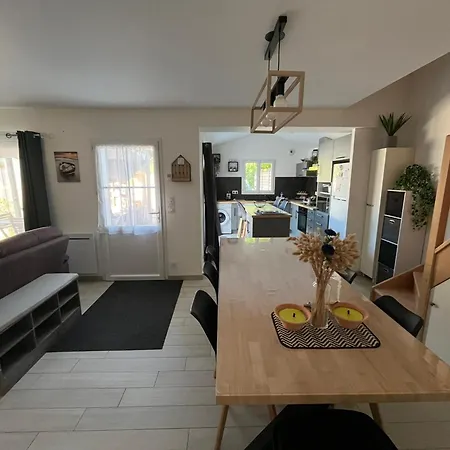 Belle Maison A Barbatre, 800m Plage, Pour 7 Personnes Avec Jardin Clos, Terrasse Et Wifi Gratuit - Fr-1-823-69 Ferienhaus
