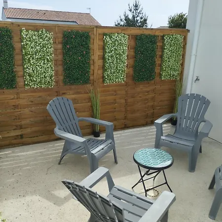 בית נופש Belle Maison A Barbatre, 800m Plage, Pour 7 Personnes Avec Jardin Clos, Terrasse Et Wifi Gratuit - Fr-1-823-69 ברבטרה