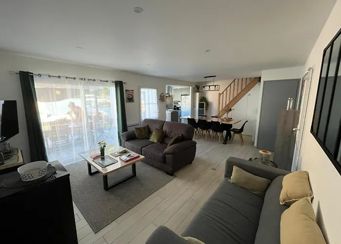 Belle Maison A Barbatre, 800m Plage, Pour 7 Personnes Avec Jardin Clos, Terrasse Et Wifi Gratuit - Fr-1-823-69 *