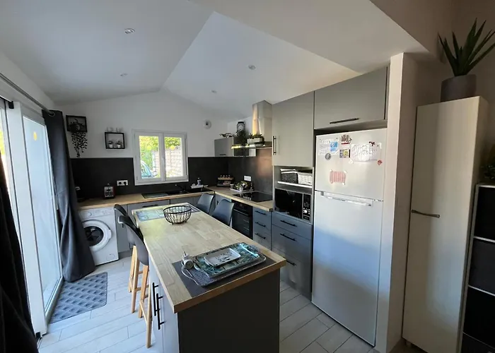 Belle Maison A Barbatre, 800m Plage, Pour 7 Personnes Avec Jardin Clos, Terrasse Et Wifi Gratuit - Fr-1-823-69