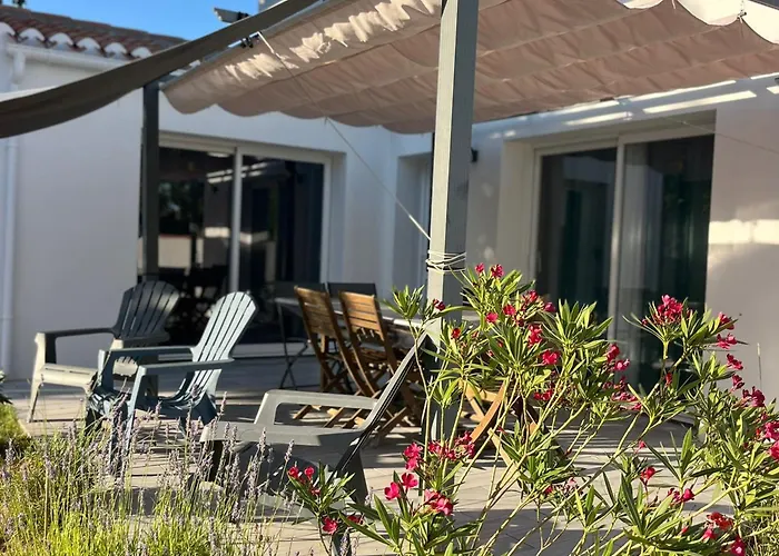 Prázdninový dům Belle Maison A Barbatre, 800m Plage, Pour 7 Personnes Avec Jardin Clos, Terrasse Et Wifi Gratuit - Fr-1-823-69 *